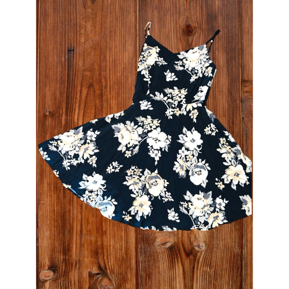 Old Navy Women’s Size Small Dark Navy Floral Sleeveless Mini Dress Beachy Goth - Picture 11 of 14